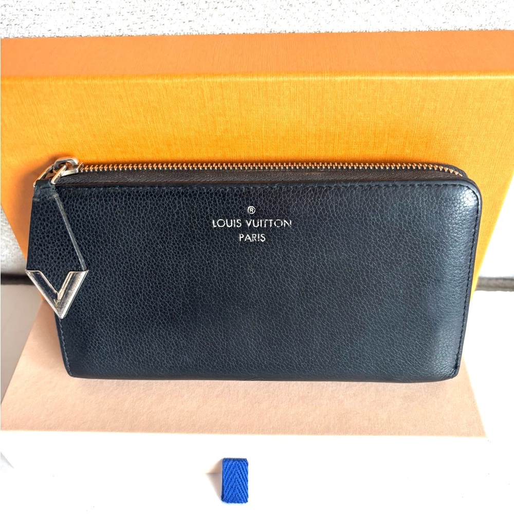 Authentic Louis Vuitton Portefeuille comet long wallet black